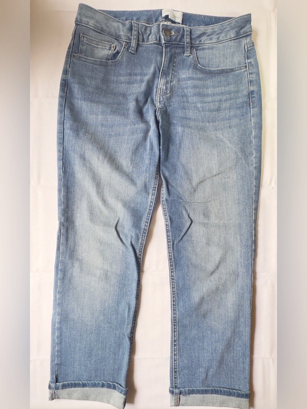 Daily Ritual Light Blue Wash Girlfriend Style Straight-Leg Womenโs Jeans Size 28
